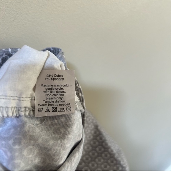 J Crew ~ Classic 10” Gray + White Print Bermuda City Fit Chino Shorts in size 2 - Picture 7 of 10